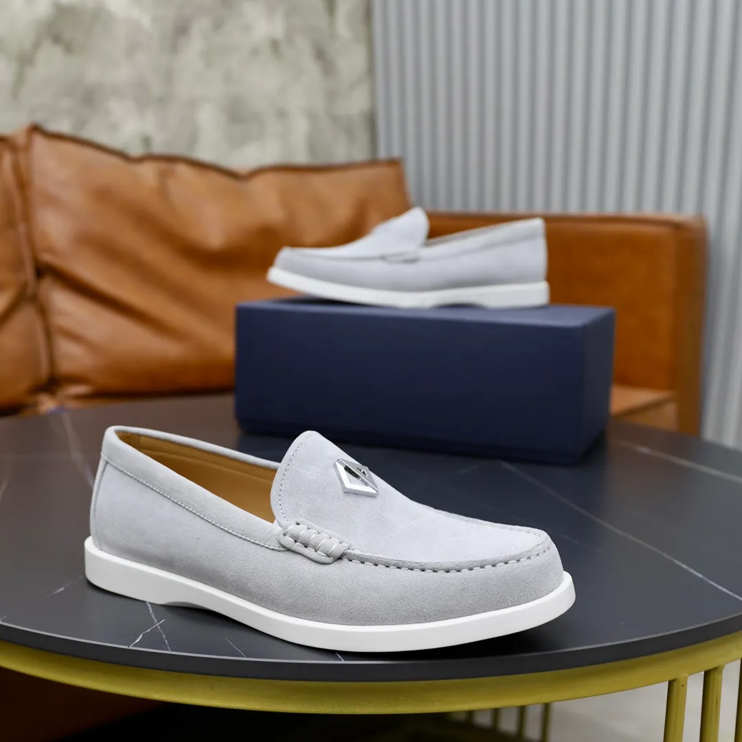 Ex-factory price: 540🙅‍♂️🙅‍♂️🙅‍♂️ Brand: Dior DIOR Standard code: Men's code 38/44 (45 can be customized) Grade: Same as the official website Material: Original cowhide stitching, cowhide lining, original TPU wear-resistant soft outsole Style categories: Leisure and sports version, footwear for driving, young fashion, European and American trends, British style Color: actual picture color